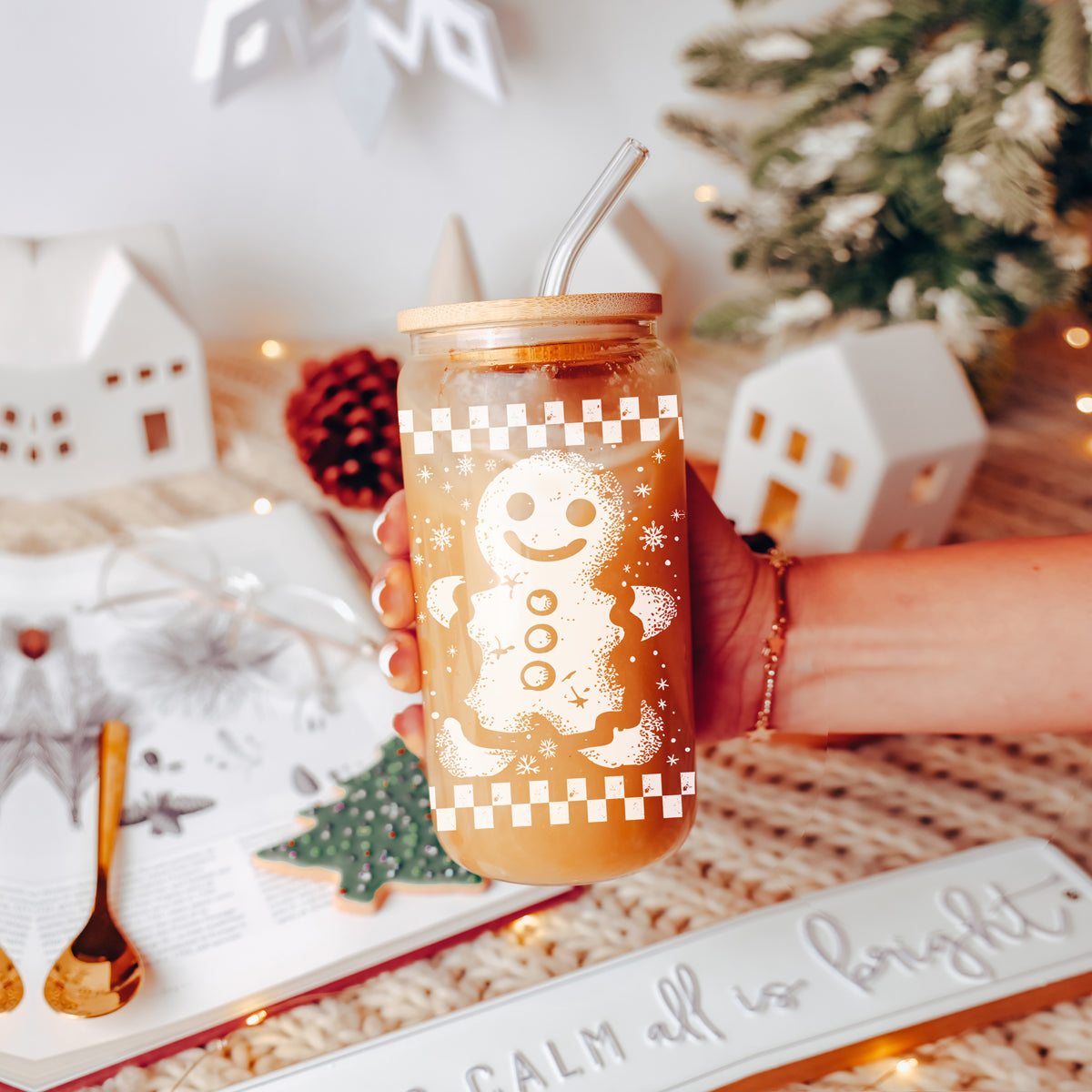 Rustic Christmas tumbler - retro holiday gingerbread glass with plaid border
Gingerbread holiday tumbler - festive retro glass cup with eco bamboo lid
Unique Christmas party gift - retro checkered gingerbread glass tumbler